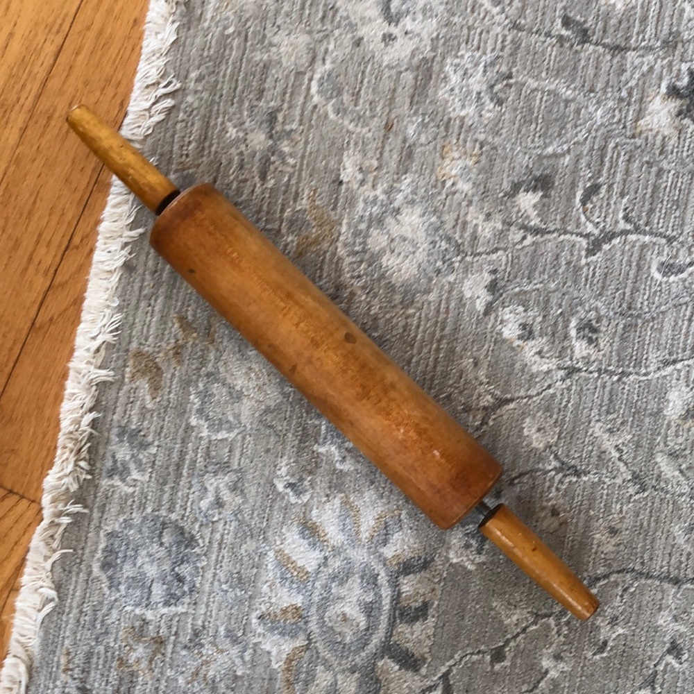 Vintage Wooden Rolling Pin / center metal rod